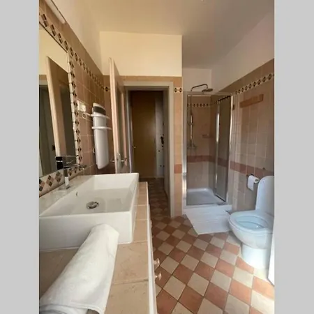 Apartman Stylish One Bedroom Near The Riva *